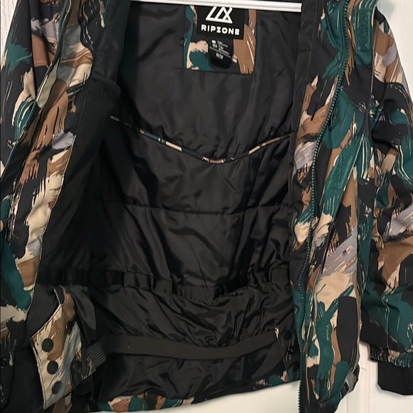 Ripzone Kids Camouflage Winter Jacket - Size M. - Picture 6 of 7
